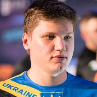 谁养了这个怪物Panson？ Xiaotian 在场上游走，抓住了 Saber 。 Weibo Gaming 首先拿下了赛点