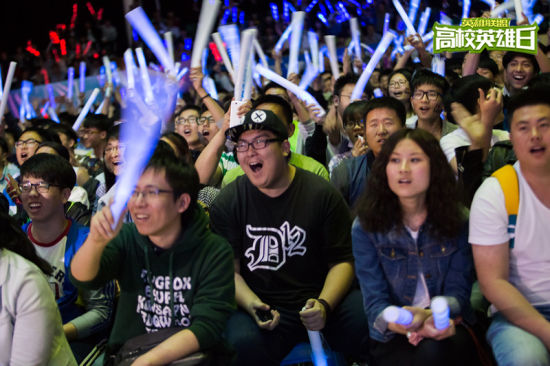 BLAST秋季小组赛：轻松晋级NAVI 2-0击败COL